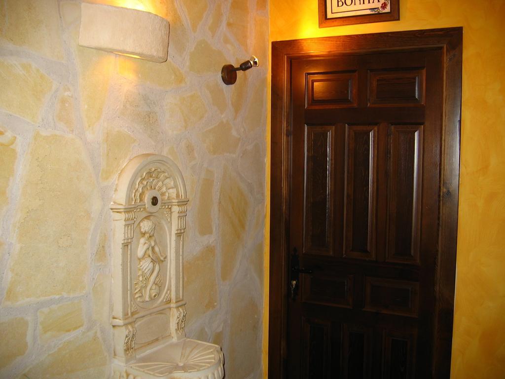 ホテル Hospederia El Convento Estremera エクステリア 写真